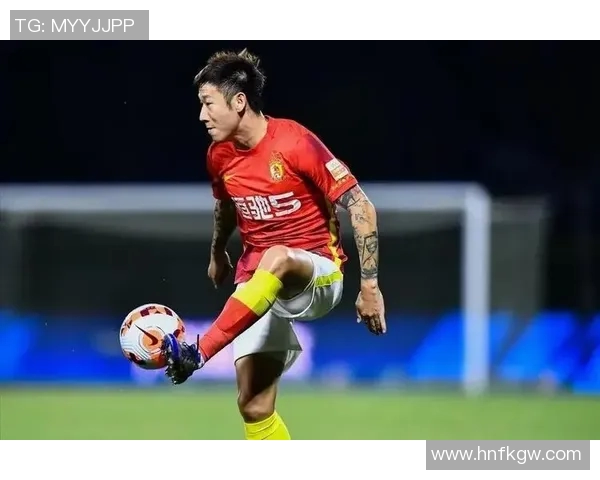 足球明星换下场后展现真实自我与场外生活的精彩瞬间